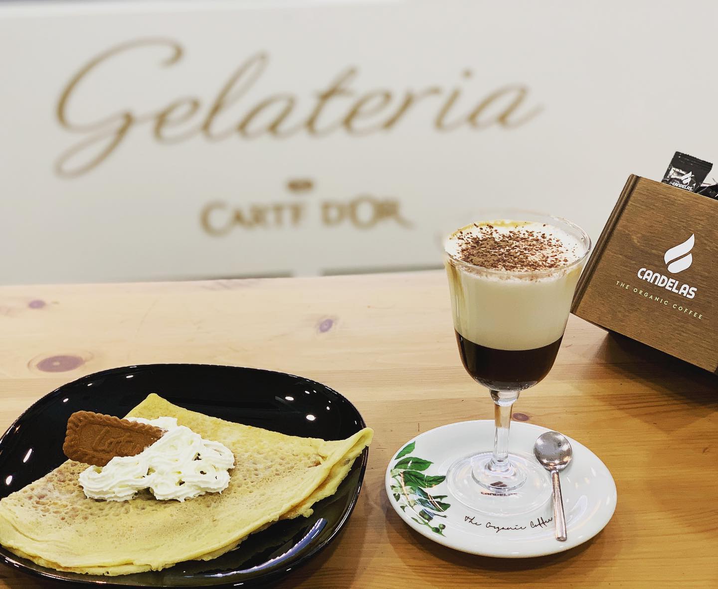Crep dulce y café bombón